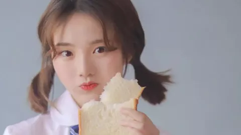 博主牙啃胡萝卜还原万里长城